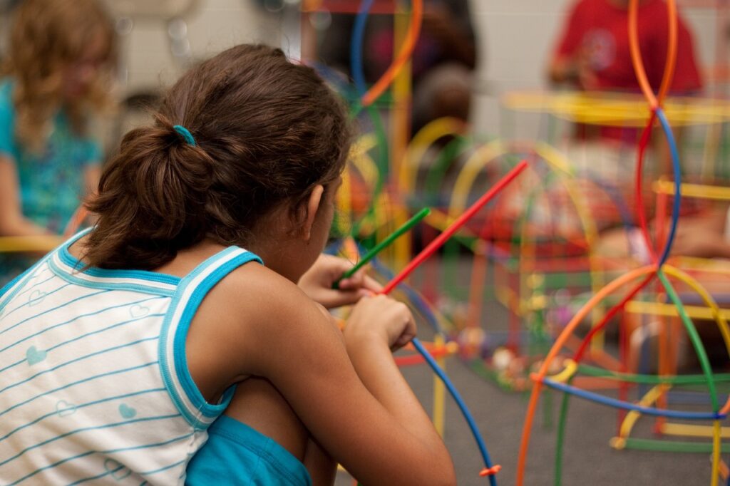 child focus while playing